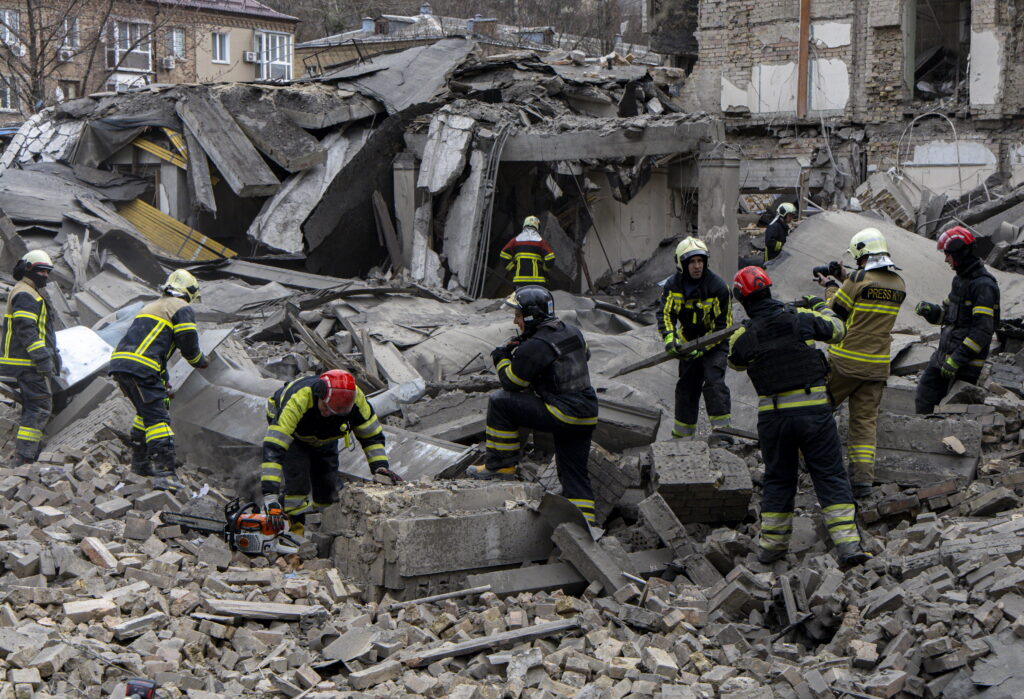У столиці п’ятеро постраждалих від ранкової атаки, тривають пошукові роботи: фото 1 tim 0123 resize - Вікно Відновлення