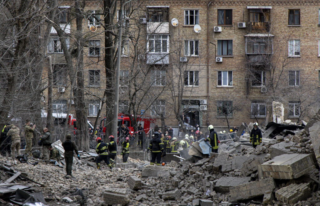 У столиці п’ятеро постраждалих від ранкової атаки, тривають пошукові роботи: фото 2 tim 0150 resize - Вікно Відновлення