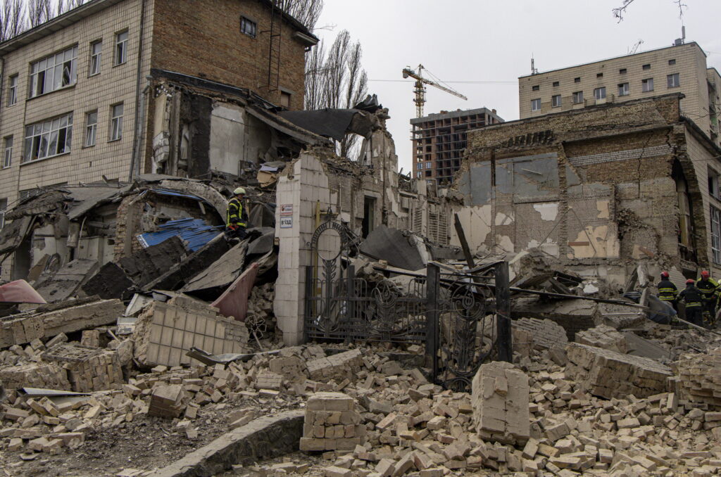 У столиці п’ятеро постраждалих від ранкової атаки, тривають пошукові роботи: фото 3 tim 0155 resize - Вікно Відновлення