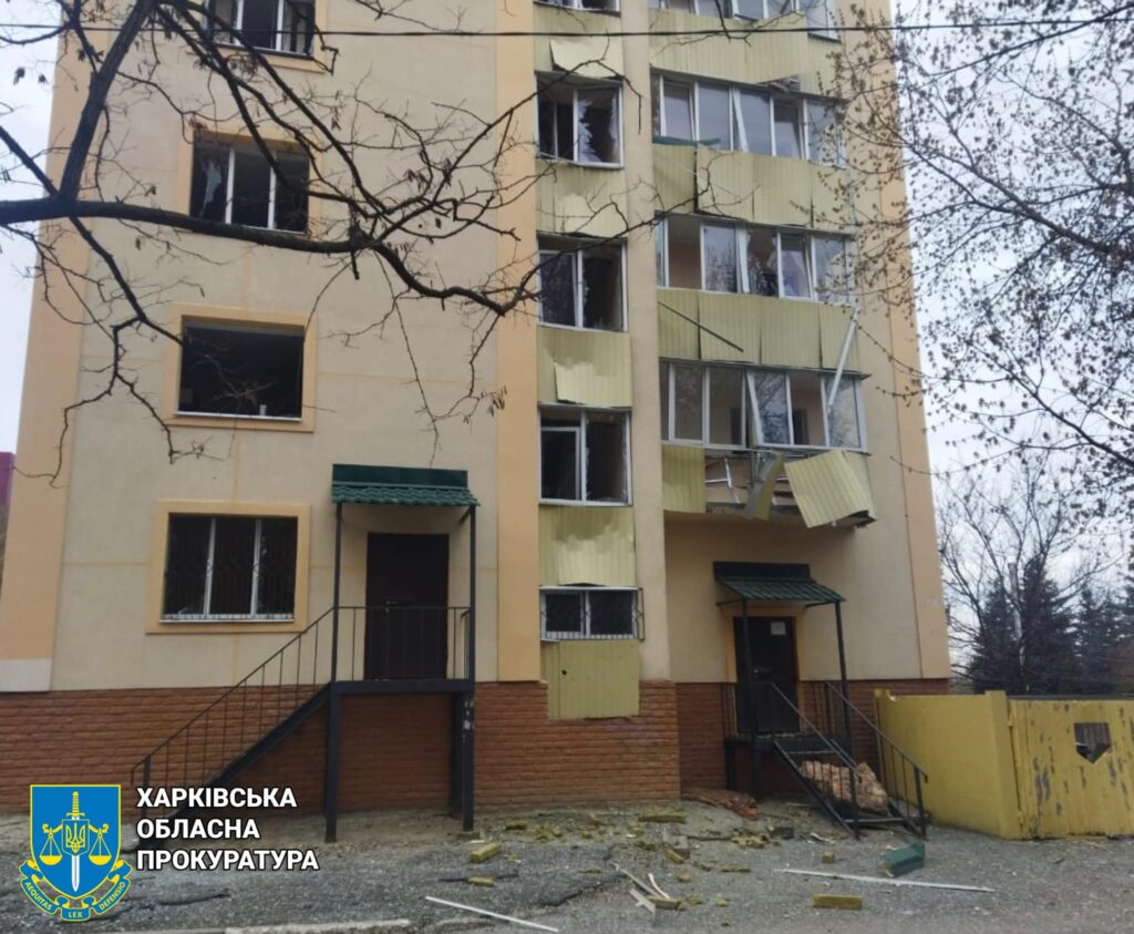 Харківські комунальники усувають наслідки ворожого обстрілу: фото 11 434208154 821660256662026 5178454939333001801 n - Вікно Відновлення