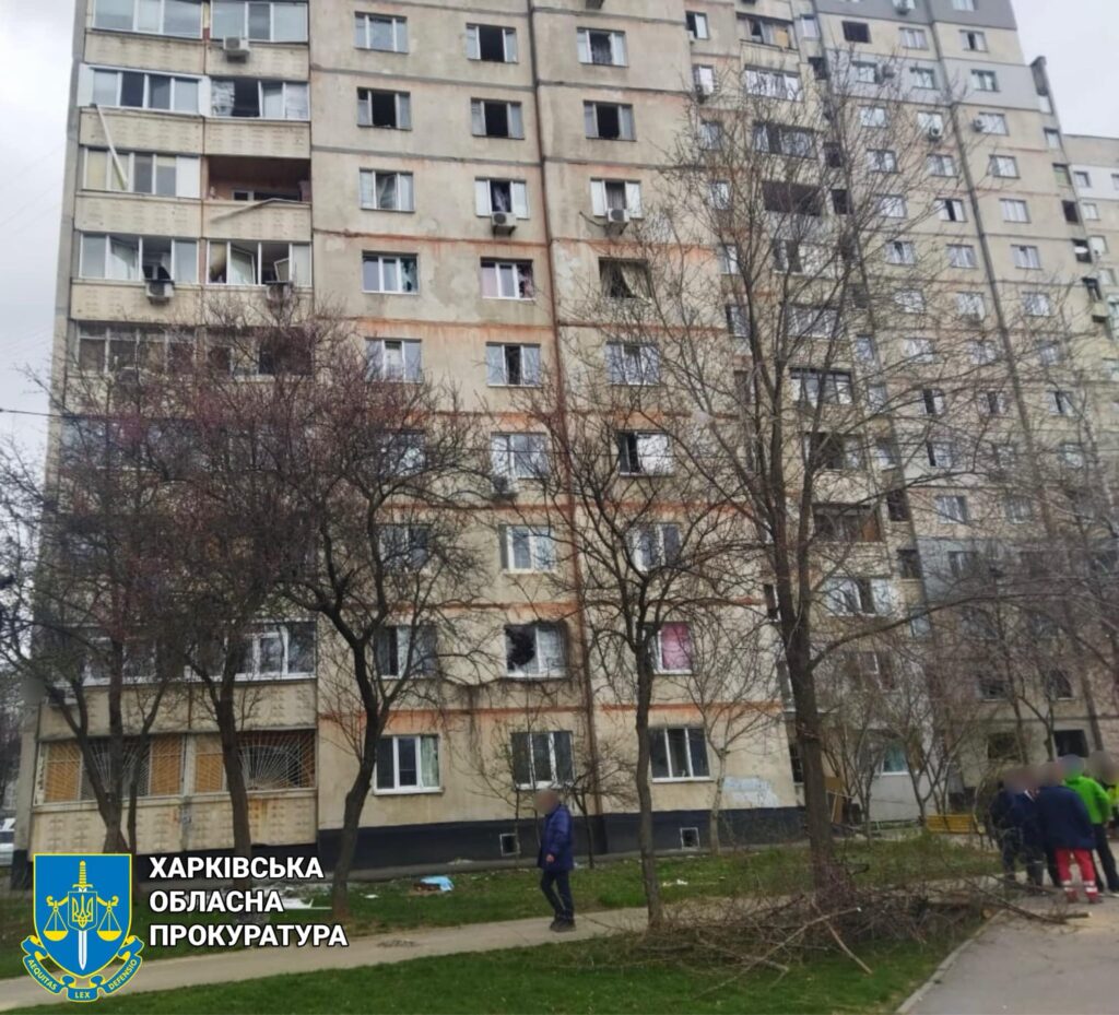 Харківські комунальники усувають наслідки ворожого обстрілу: фото 9 434426548 821660289995356 7219959287359667839 n - Вікно Відновлення