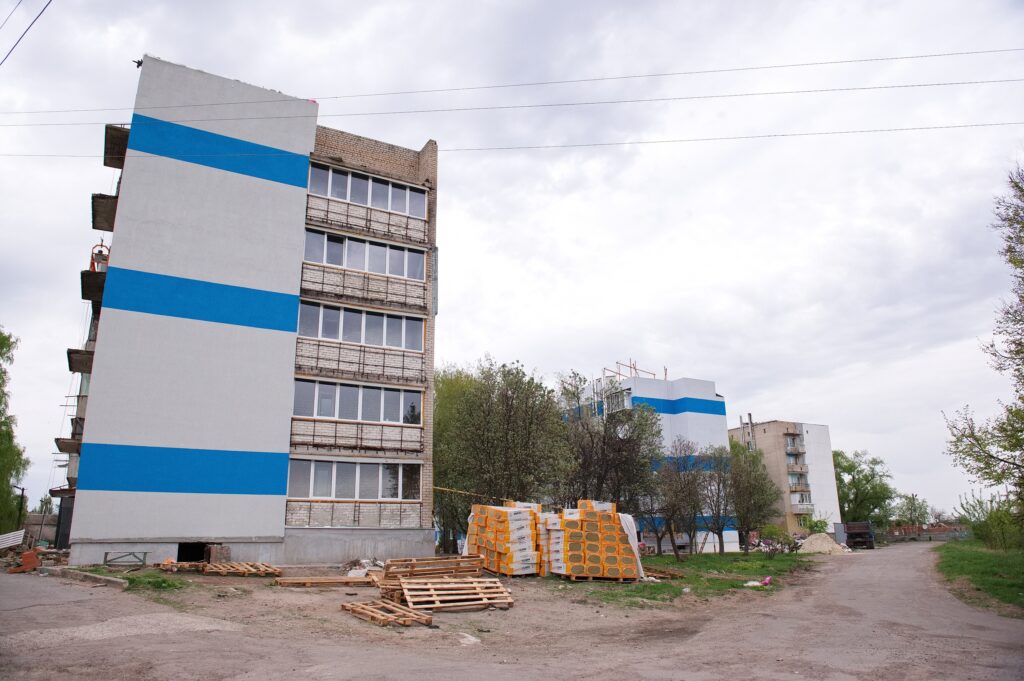 У Старому Салтові на Харківщині у 2024 році планують відновити 13 багатоповерхівок 8 nz6 8890 3003x1998 1 - Вікно Відновлення
