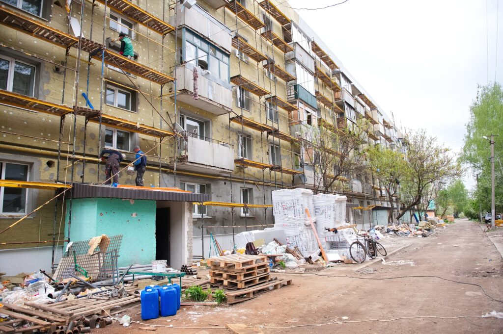 У Старому Салтові на Харківщині у 2024 році планують відновити 13 багатоповерхівок 6 nz6 9048 3003x1998 1 - Вікно Відновлення