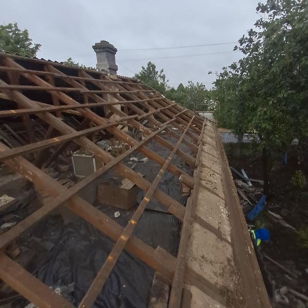 Допомогли волонтери і «єВідновлення»: родині на Миколаївщині за лічені дні полагодили дах 1 443842651 424310097020048 7929603160218477778 n - Вікно Відновлення
