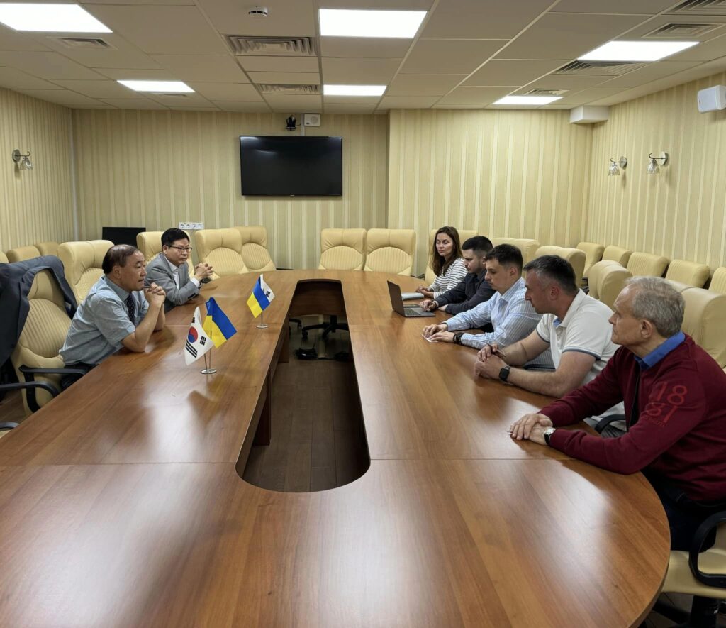 Волонтери обговорили з південнокорейським дипломатом відновлення України 1 445587435 427723726678685 4531454806399321480 n - Вікно Відновлення