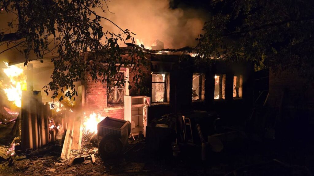 Ворог уночі атакував 29-ма «шахедами» з трьох напрямків: захисники збили 28