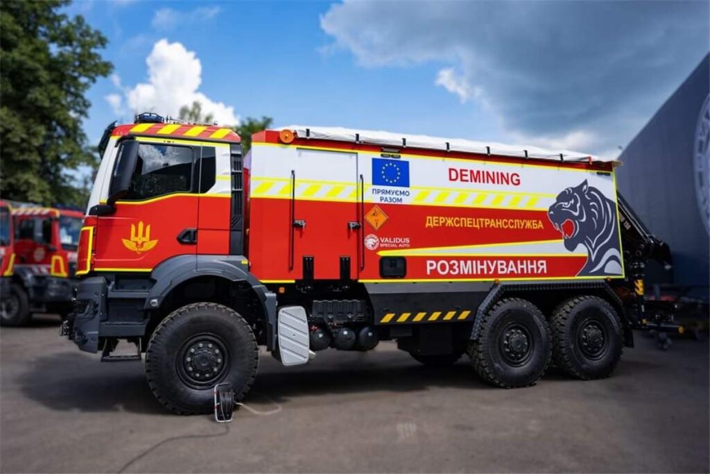 ЄС придбав для України дві піротехнічні машини важкого типу