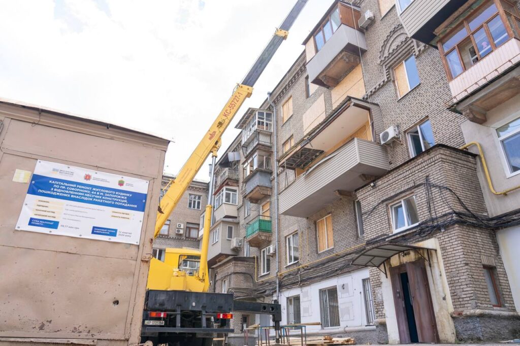 У Запоріжжі розпочали відбудову багатоповерхівки у центрі міста 2 photo 2024 06 26 16.22.26 - Вікно Відновлення