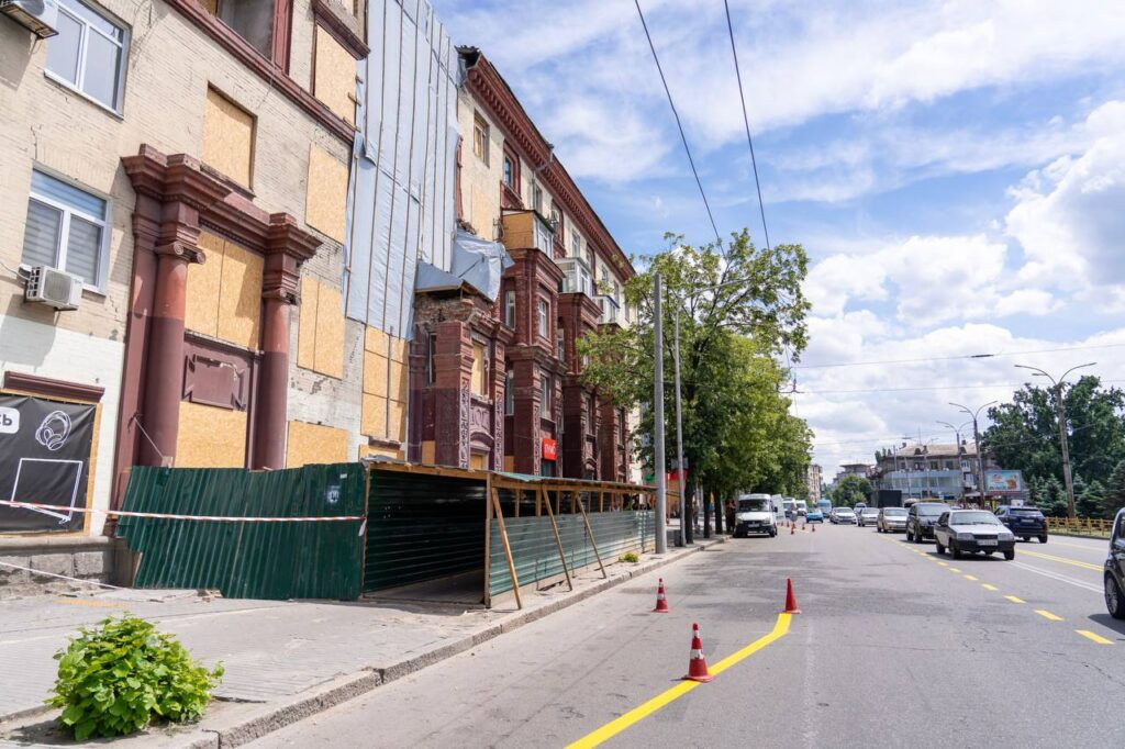 У Запоріжжі розпочали відбудову багатоповерхівки у центрі міста
