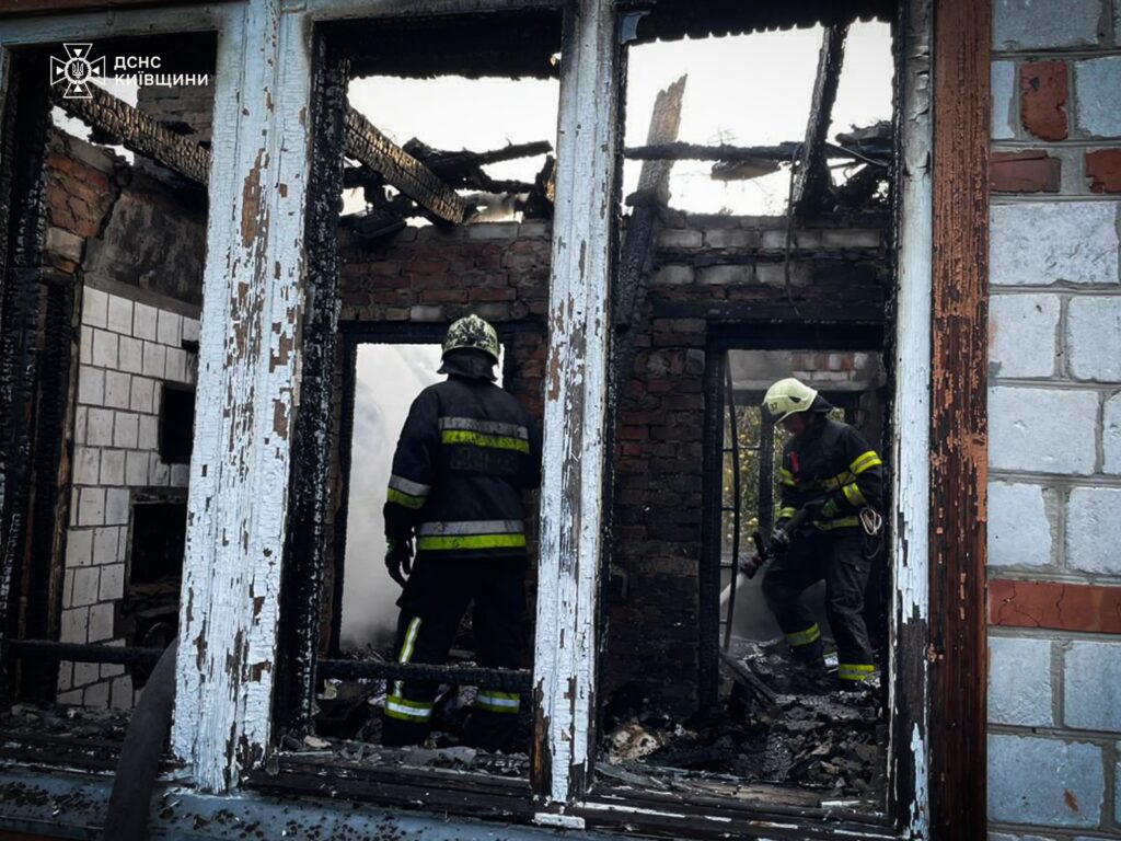 З’явилися фото та відео наслідків дронової атаки на Київщині