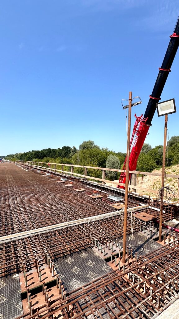 Агентство відновлення обіцяє до кінця року відкрити рух по одному з найдовших мостів у Київській області 2 photo 2024 07 12 10 30 25 - Вікно Відновлення