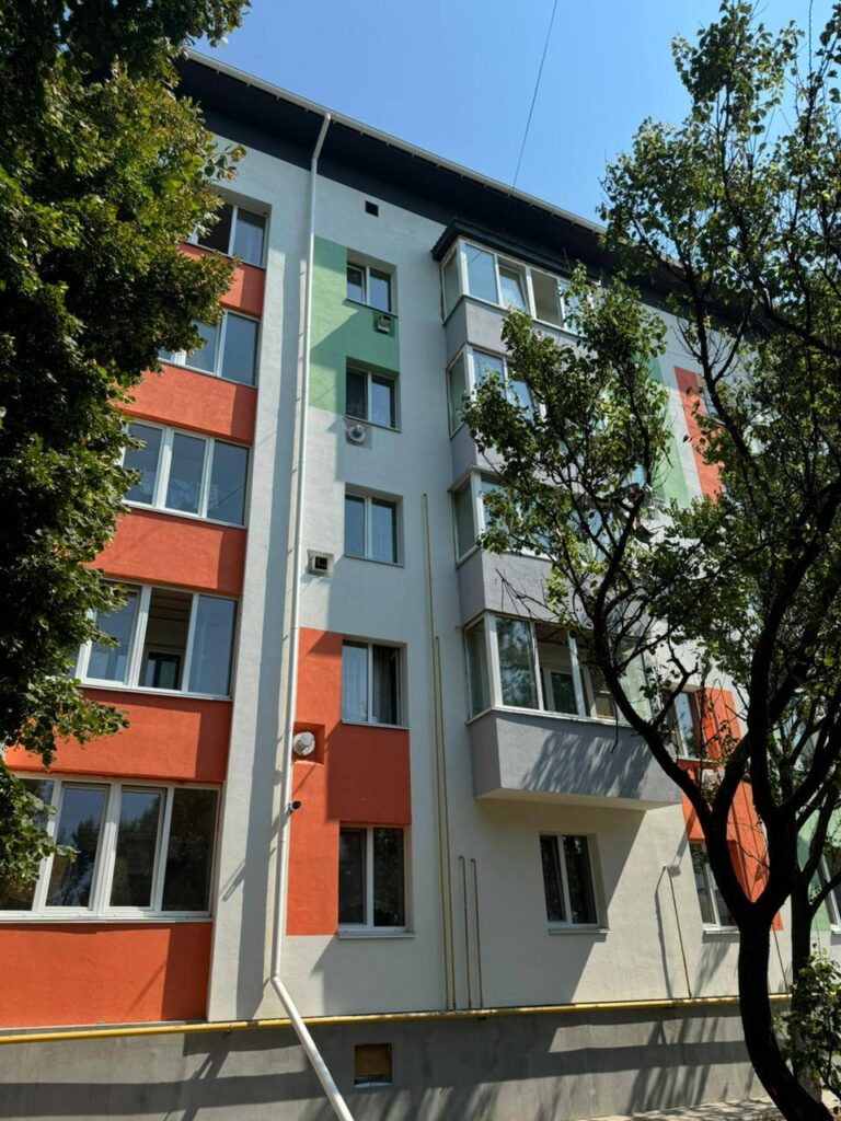 Триває капітальний ремонт п'ятиповерхівки у Макарові (фото) 1 photo 2024 07 17 10.55.02 - Вікно Відновлення