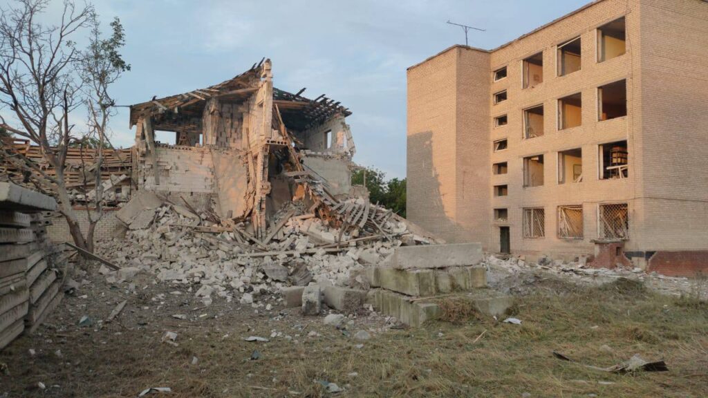 У Харківській ОВА показали наслідки обстрілу центра Чугуєва (фото) 2 photo 2024 07 19 09.02.35 1 - Вікно Відновлення