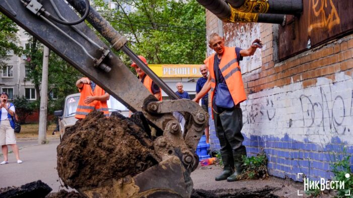 Миколаїв тече. Як водоканал два роки бореться з аваріями на водомережі, яку «вбиває» солона вода?