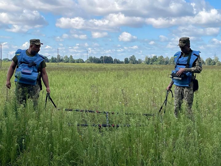 Центр протимінної діяльності отримав мінівени для виконання першочергових завдань 1 454652466 504188748963458 7059902647151689104 n - Вікно Відновлення