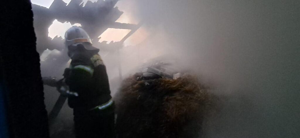 На Вінниччині уламки ворожої ракети влучили в приватний будинок, мешканці живі 1 457239122 922606283237583 7082913637852387967 n - Вікно Відновлення
