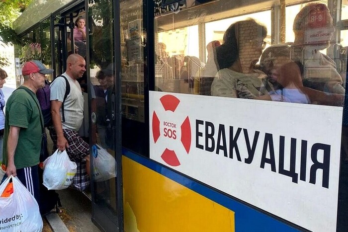 На Херсонщині триває евакуація населення з територій, де ведуться активні бойові дії 