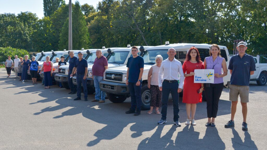 Благодійники передали медзакладам сім швидких підвищеної прохідності 2 dsc5127 - Вікно Відновлення