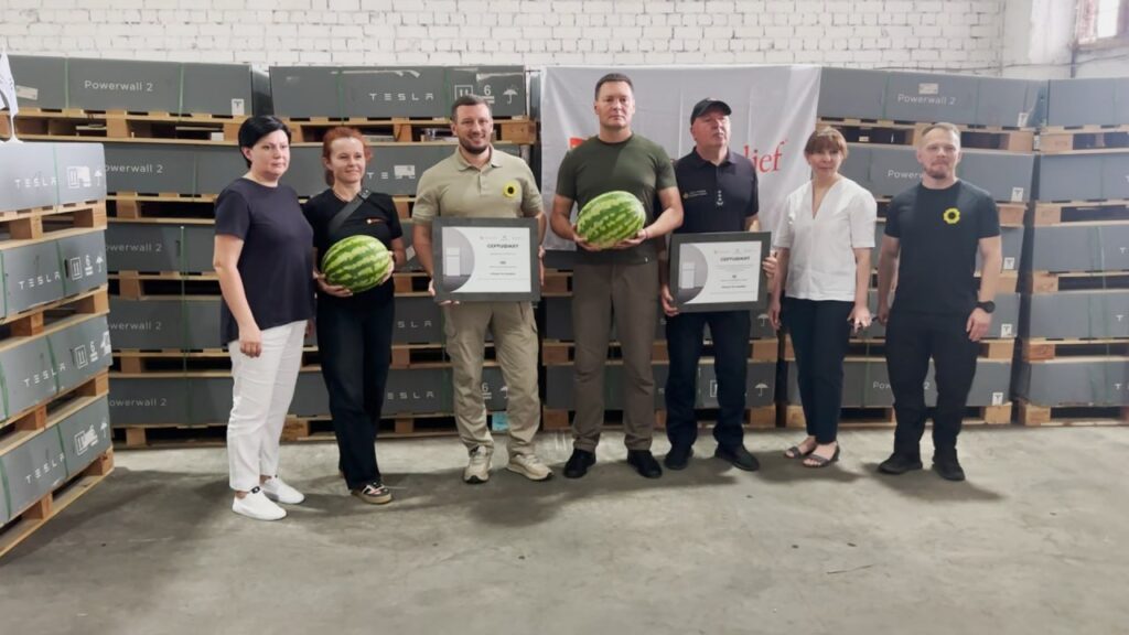 Благодійники передали на Херсонщину майже дві сотні потужних зарядних станцій