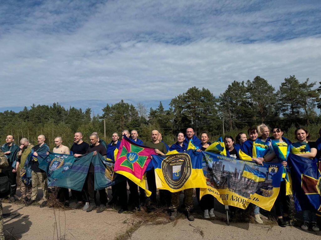 З російського полону повернули ще майже пів сотні військових та цивільних