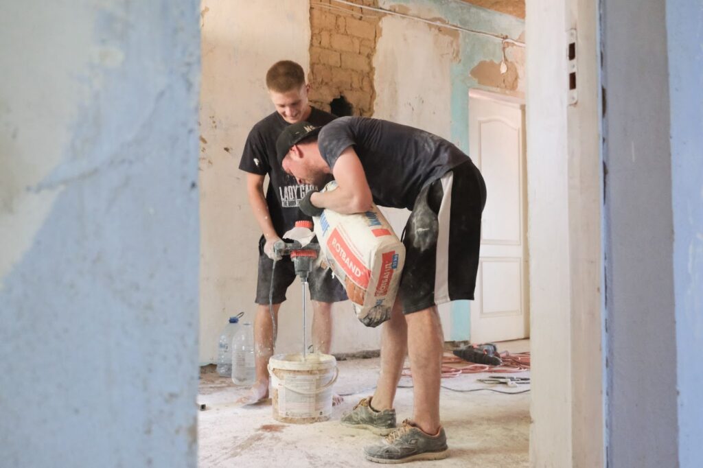 Волонтери відновили приміщення у постраждалих селах Миколаївської області