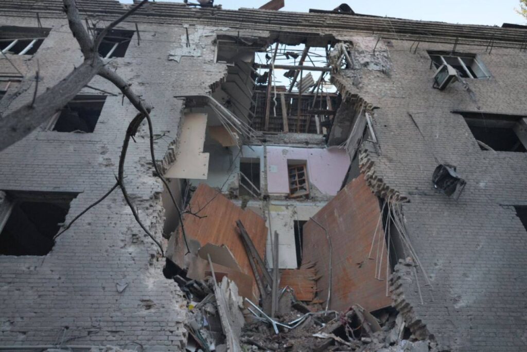 Пошкоджений будинок на вулиці Олександрівській, 67 у Запоріжжі відбудують 1 photo 2024 09 29 07 35 29 - Вікно Відновлення