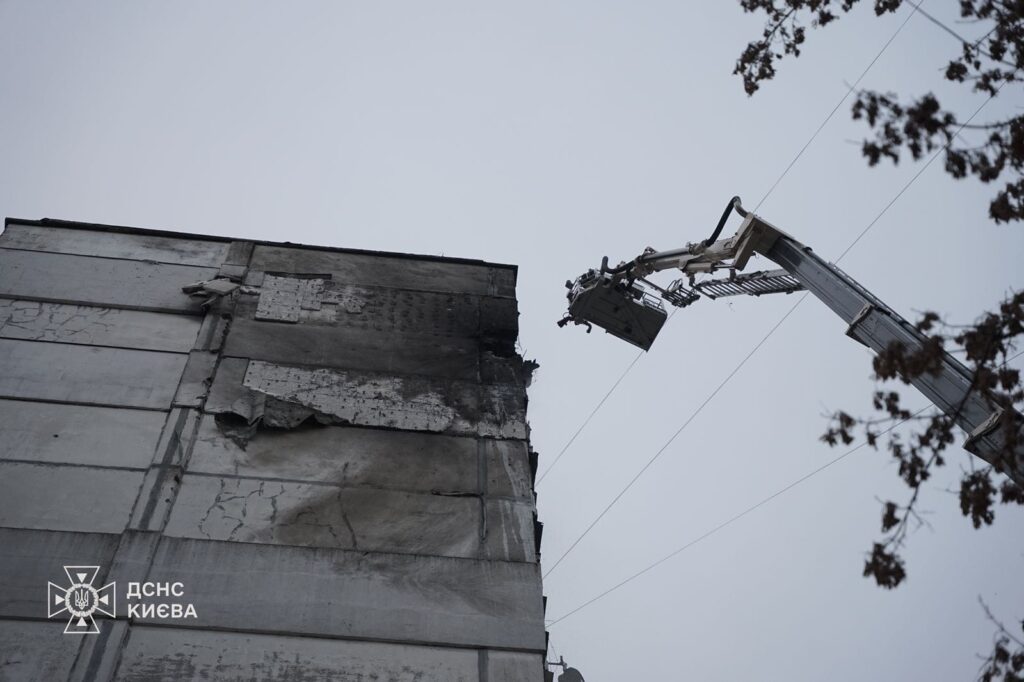 торцева частина пошкодженої 16-поверхівки