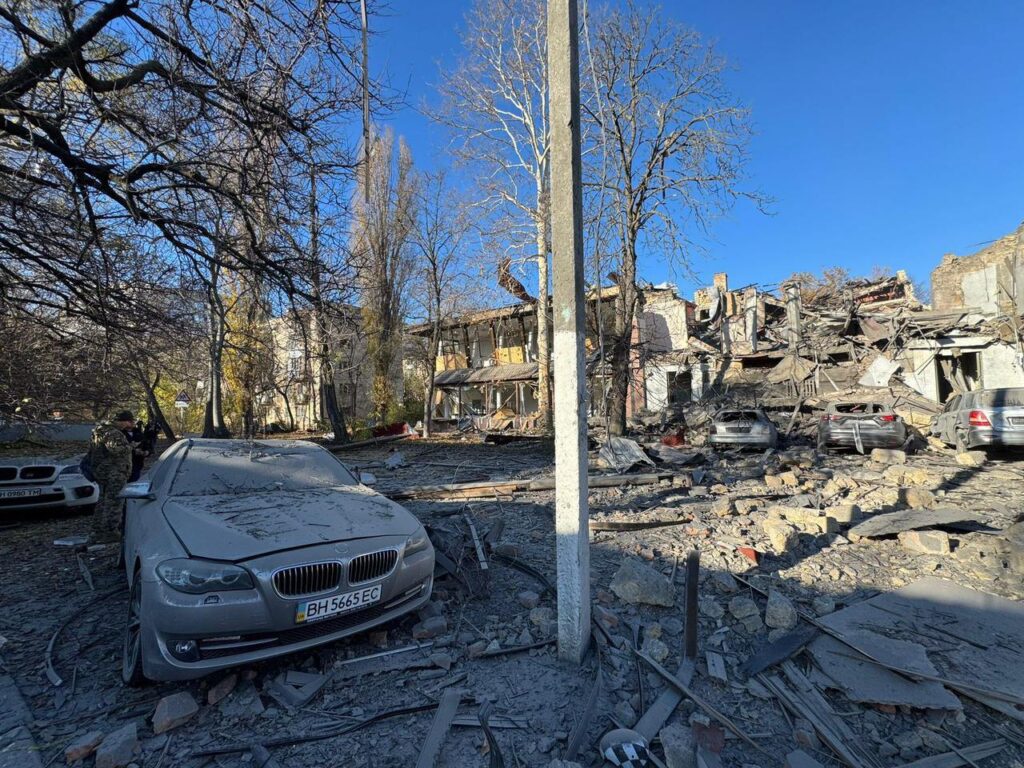 25 листопада Одесу обстріляли балістикою: є травмовані люди та пошкоджені будівлі 1 photo 2024 11 25 10 56 59 - Вікно Відновлення