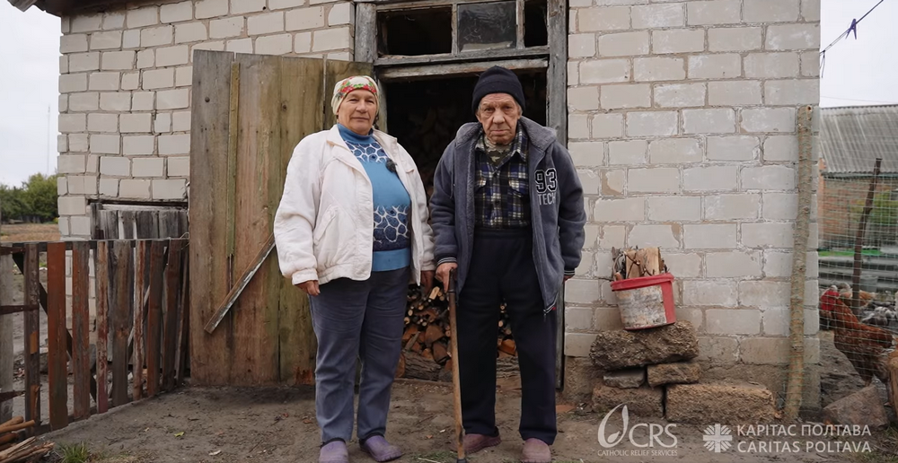 Понад 2 тисячі сімей з прифронтових громад отримали гроші на підготовку до зими від «Карітас» 2 galyna petrivna ta valerij petrovych vpo na poltavshhyni - Вікно Відновлення