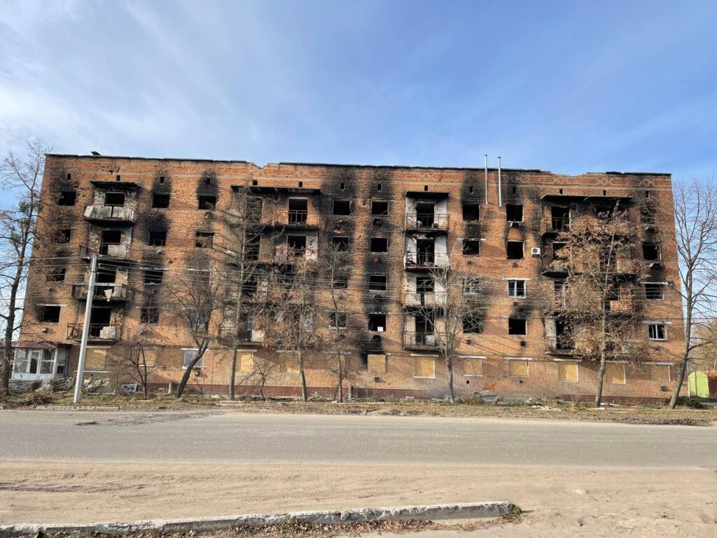 Відтермінували завершення відновлення будинку на Благовіщенській, 53 у Тростянці на Сумщині 2 photo 2022 12 03 14 38 12 - Вікно Відновлення