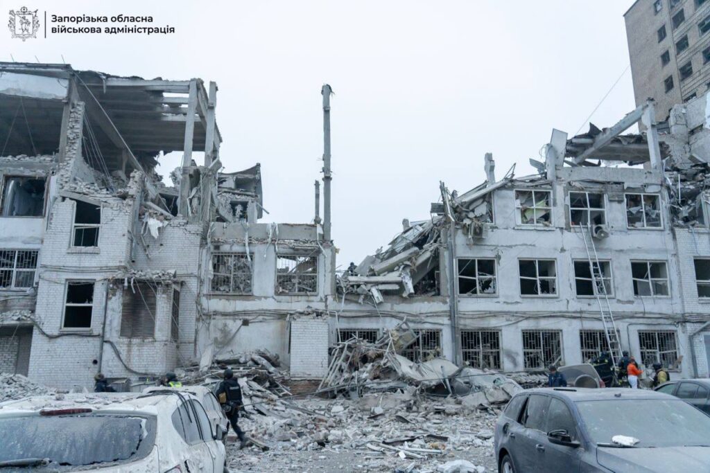До семи збільшилася кількість загиблих через обстріл Запоріжжя