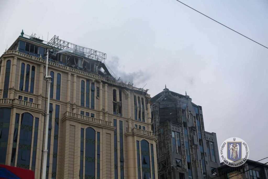 З’явилися фото ліквідації наслідків удару по Києву 3 photo 2024 12 20 10 42 52 2 - Вікно Відновлення