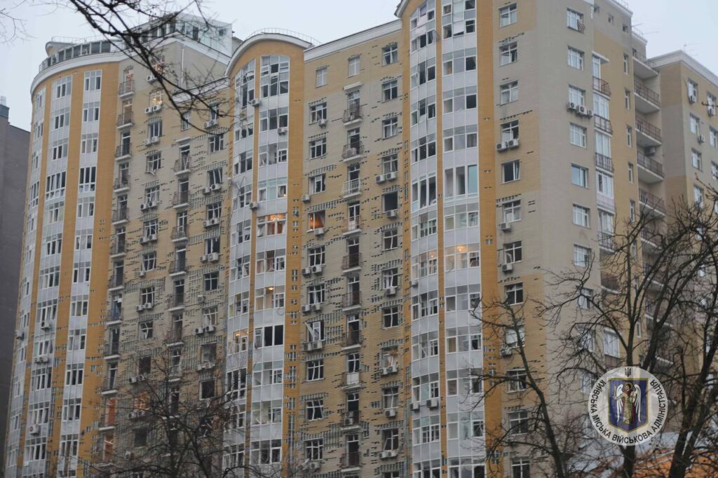 З’явилися фото ліквідації наслідків удару по Києву 8 photo 2024 12 20 10 42 53 1 - Вікно Відновлення