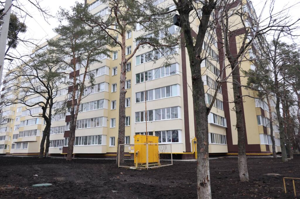 В Ірпені на Київщині відбудували пошкоджений під час боїв будинок