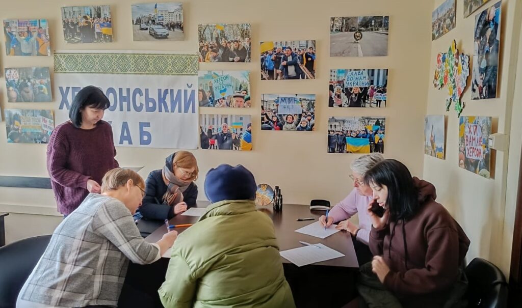 В Івано-Франківську відкрили гуманітарний центр Херсонщини: контакти 1 zustrich z czentrom zajnyatosti - Вікно Відновлення