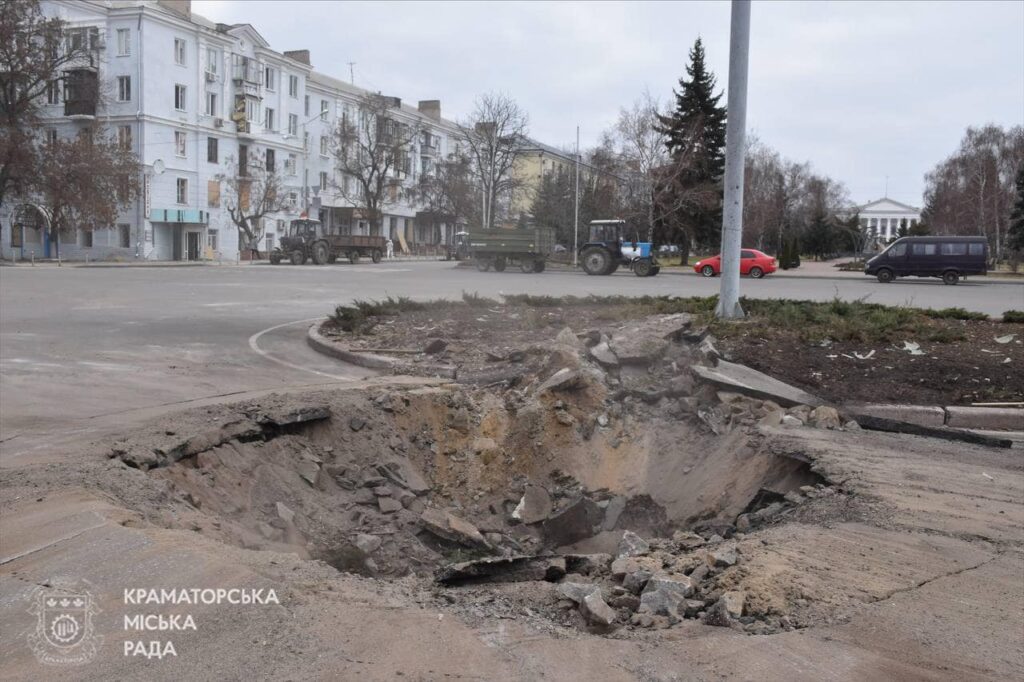 Обстріл Краматорська на Донеччині: травмовані люди та пошкоджена історична забудова