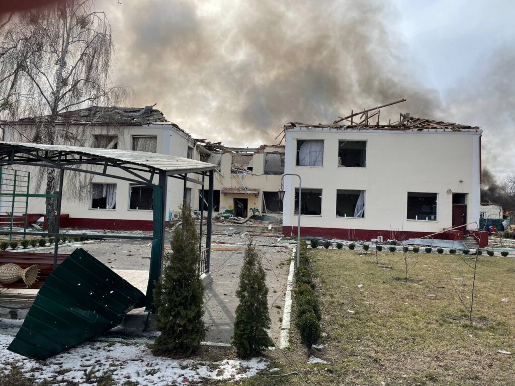 У Макарові на Київщині розпочали відбудову дитсадка, який зруйнувала рф 1 photo 2022 03 12 13 17 06 - Вікно Відновлення