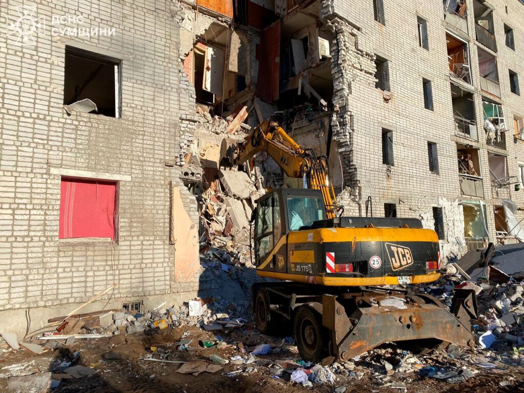 У Свесі на Сумщині другу добу відновлюють будинки після обстрілу (ФОТО) 3 photo 2025 01 05 11 06 12 - Вікно Відновлення