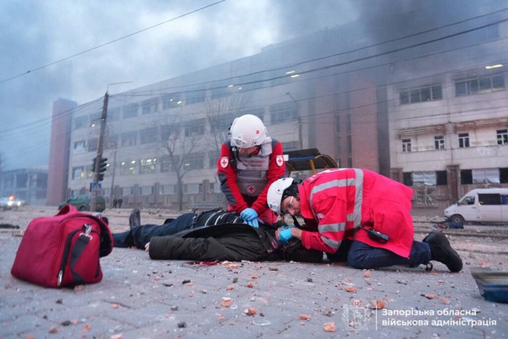 Через обстріл Запоріжжя загинули 13 людей: у місті оголосили День жалоби