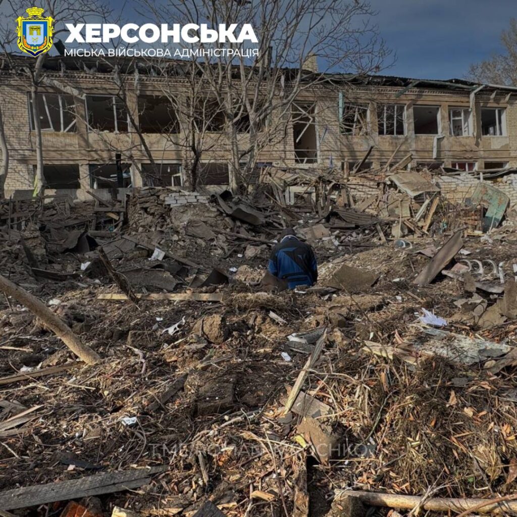 Херсон обстріляли з авіації: під атакою опинилися приватні будинки, дитсадок та підприємство 3 photo 2025 01 09 12 12 48 - Вікно Відновлення