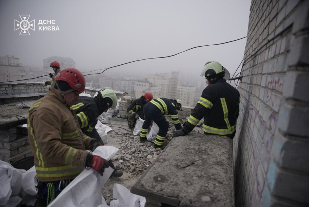 У Києві завершили ліквідацію наслідків обстрілу