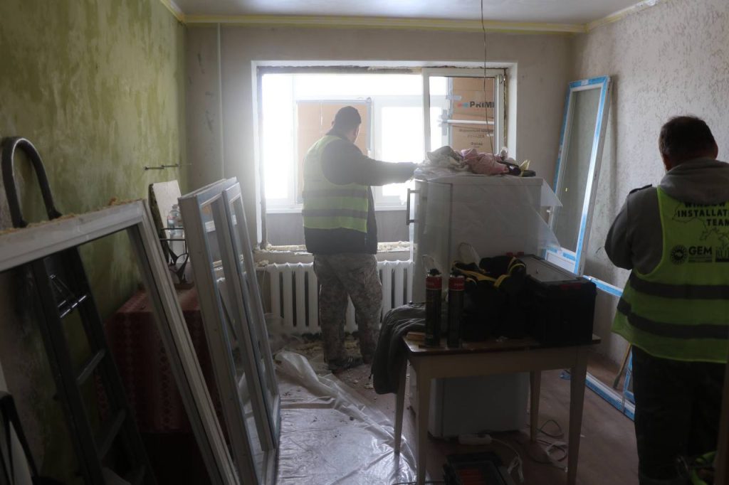 Полтава отримала понад 200 вікон для постраждалих від обстрілу будинків 2 photo 2025 02 25 19 44 11 - Вікно Відновлення