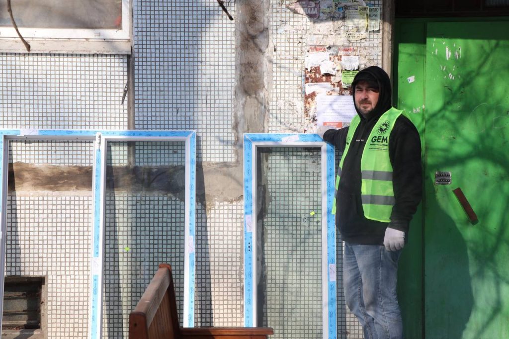 Полтава отримала понад 200 вікон для постраждалих від обстрілу будинків