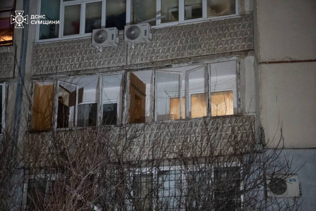 У Сумах через влучання БпЛА поранені дві людини (фото, відео)