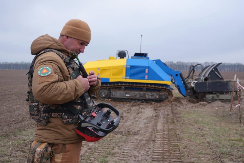 Краматорський завод виготовив машину для розмінування: які території розчищатиме