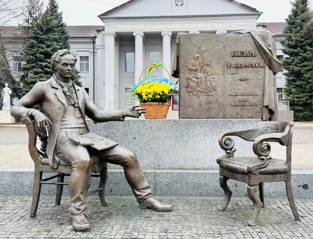 На Дніпропетровщині встановлять евакуйований з Покровська пам’ятник Шевченку