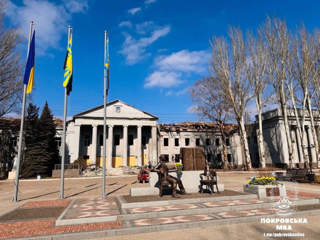 Пам'ятник Шевченку перед Донецьким техуніверситетом