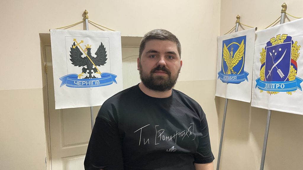 «Театр ніколи не помре»: як попри обстріл та мобілізацію працюють чернігівські артисти 9 Чернігівський драмтеатр, Олександр Манастирський