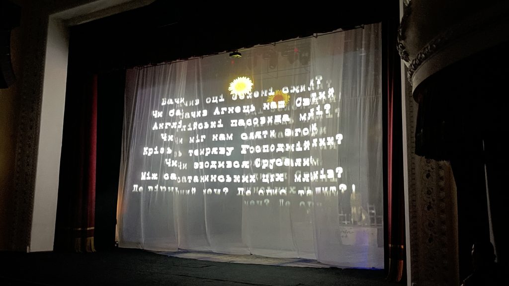 «Театр ніколи не помре»: як попри обстріл та мобілізацію працюють чернігівські артисти 1 Дівчата з календаря, Чернігівський драмтеатр