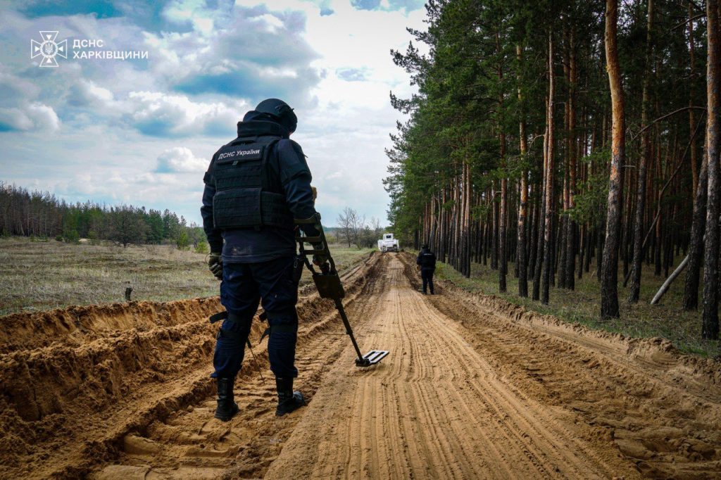 Ліси Харківщини розміновують за допомогою японської техніки (ФОТО) 6 розмінування, машина для розмінування, сапер